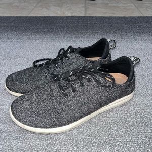 Tom’s Size 9 Tennis Shoes